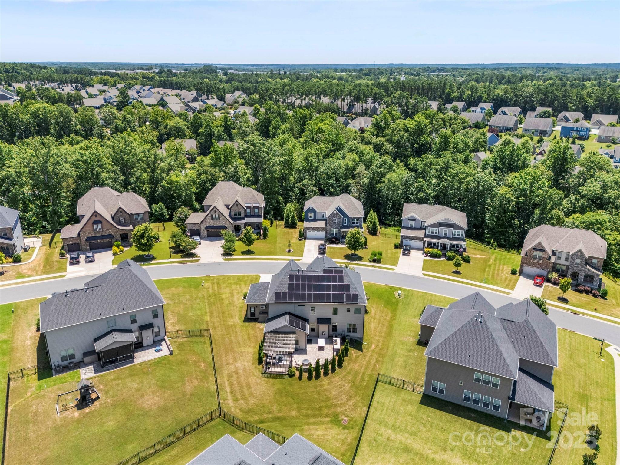 THE RETREAT AT RAYFIELD - Residential