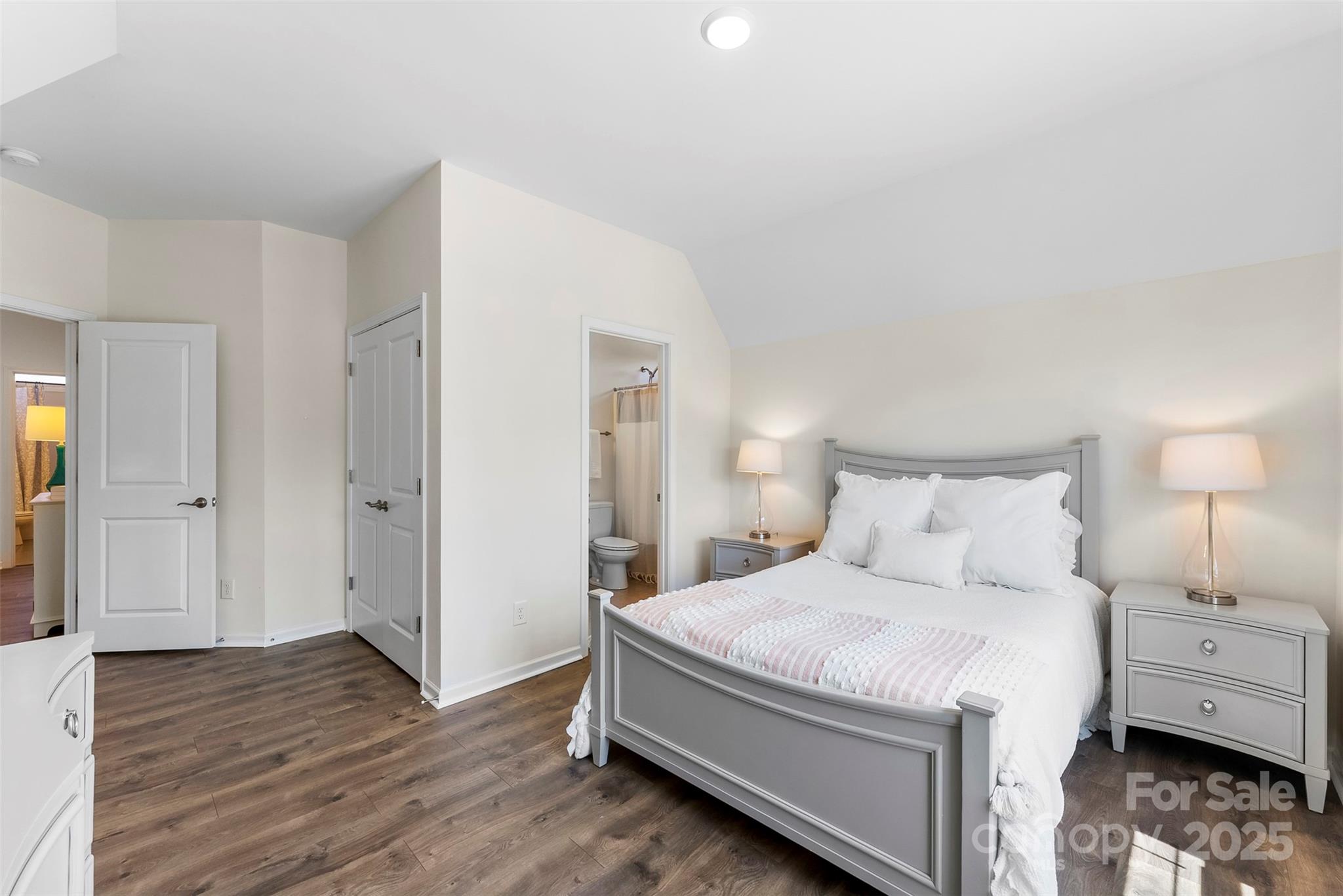 THE RETREAT AT RAYFIELD - Residential