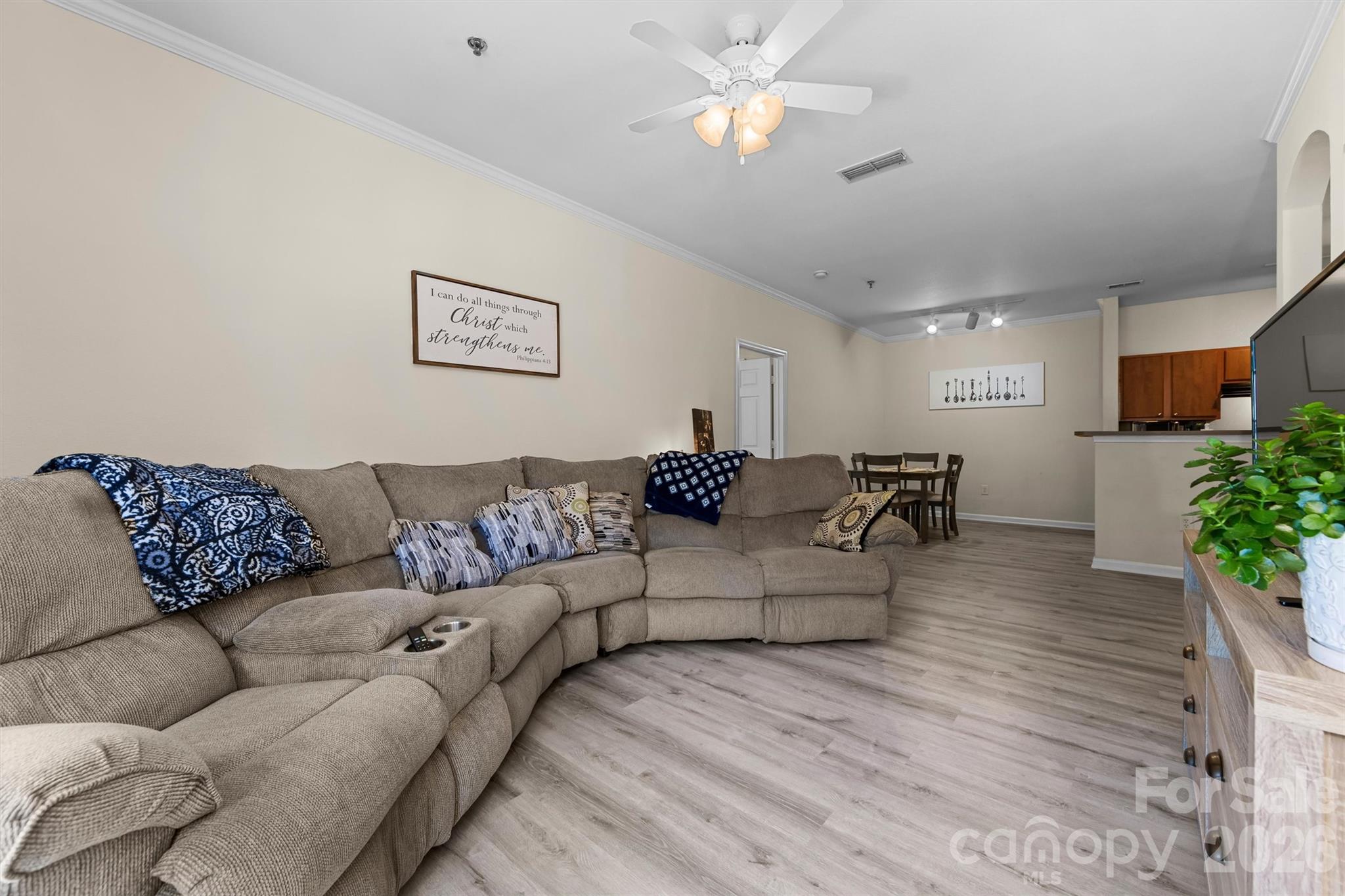 100 Vista Lake Drive 3