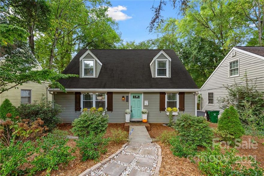 Back on market, buyer got cold feet before inspections or appraisal! Beautiful 3 bedroom/2 full bath home in highly desirable Cotswold! One of Charlotte's most poplar neighborhoods with much sought after school district of Myers Park High School! Open and bright living area and large back deck are great for entertaining. Hardwoods throughout home. Fantastic deck for outdoor living!
*New HVAC installed 10/14/21.