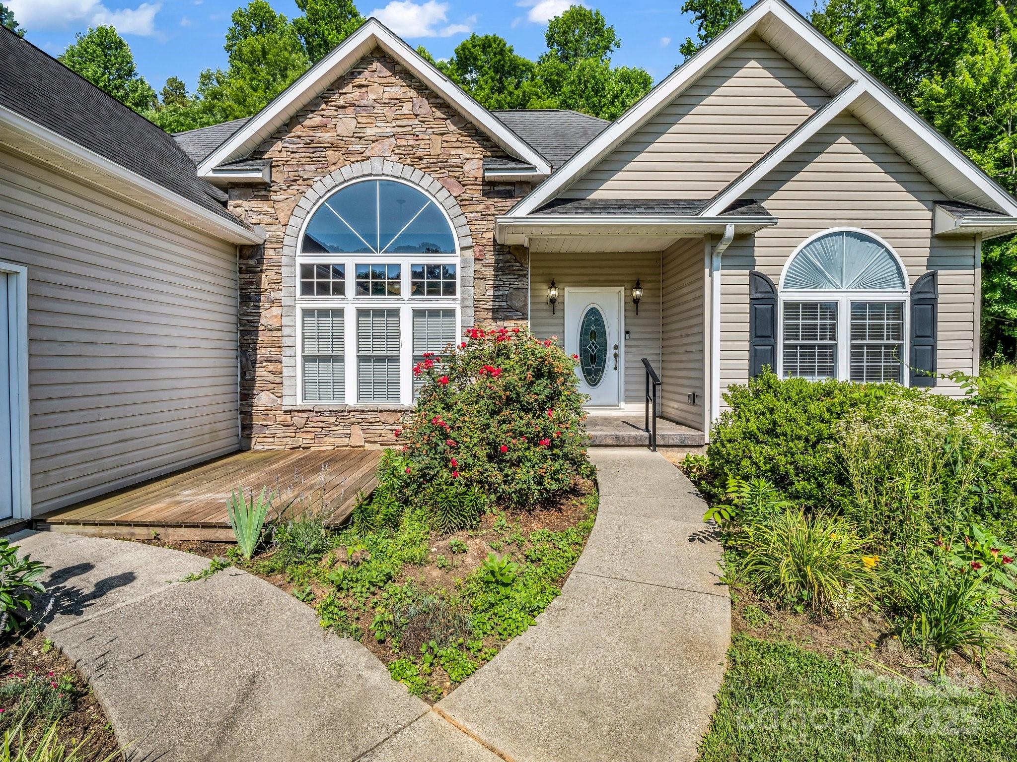 124 Shadow View Drive