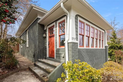 Photo of 1717 Clairmont Drive, Hendersonville, NC 28791 (MLS # 4362325)