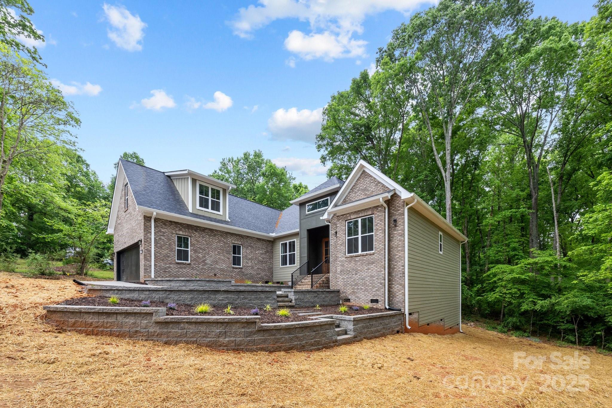 2108 Lakeview Circle