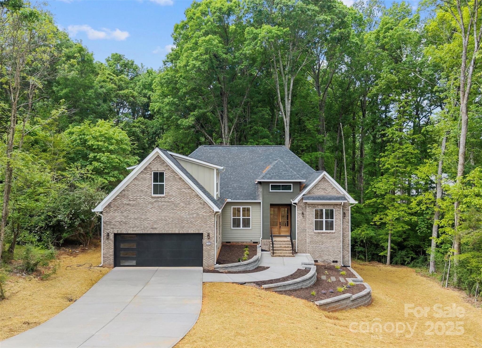 2108 Lakeview Circle