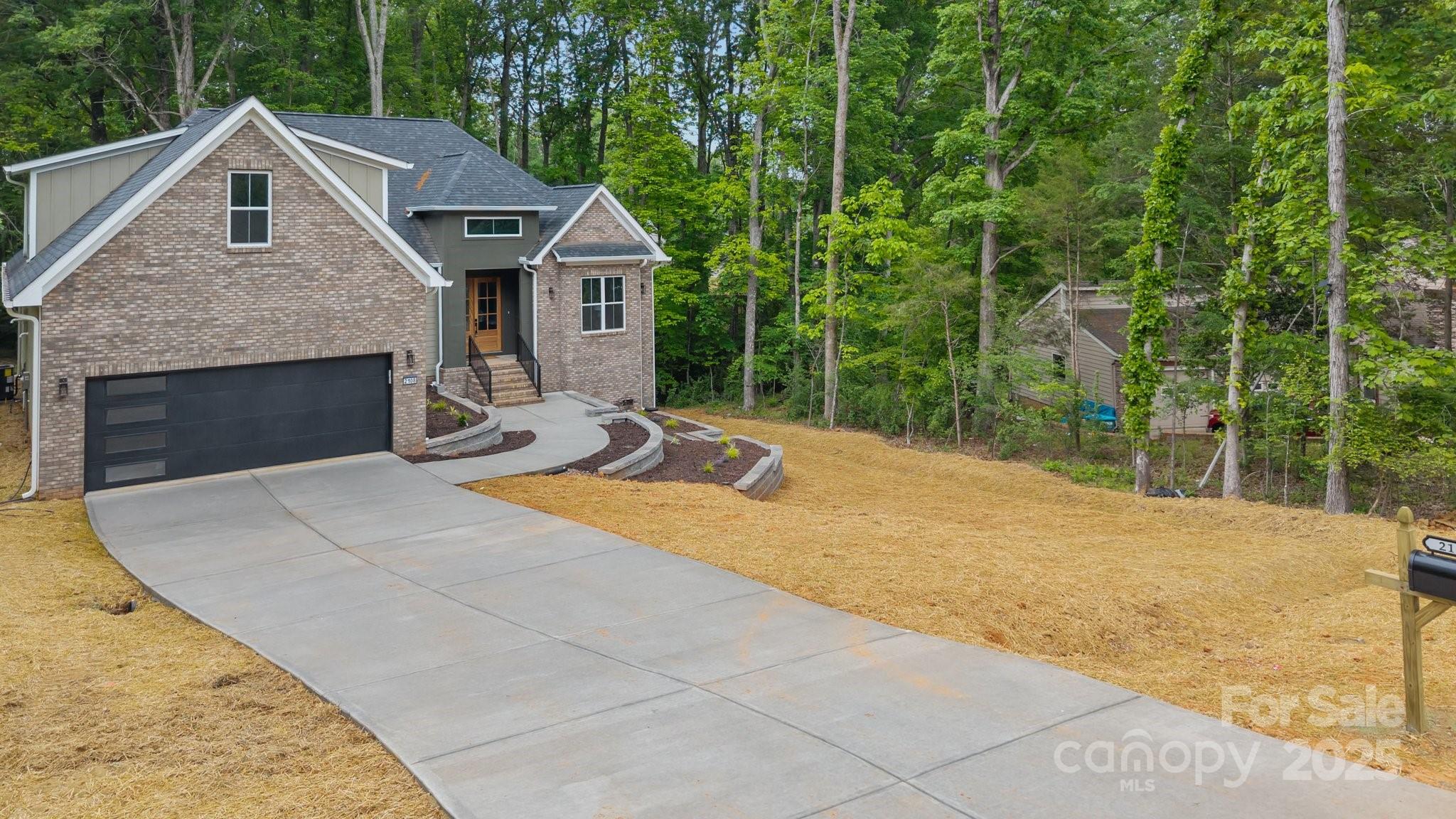 2108 Lakeview Circle