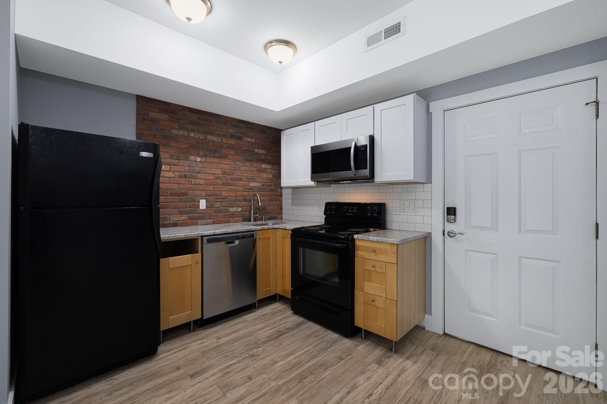 125 Clingman Avenue 203