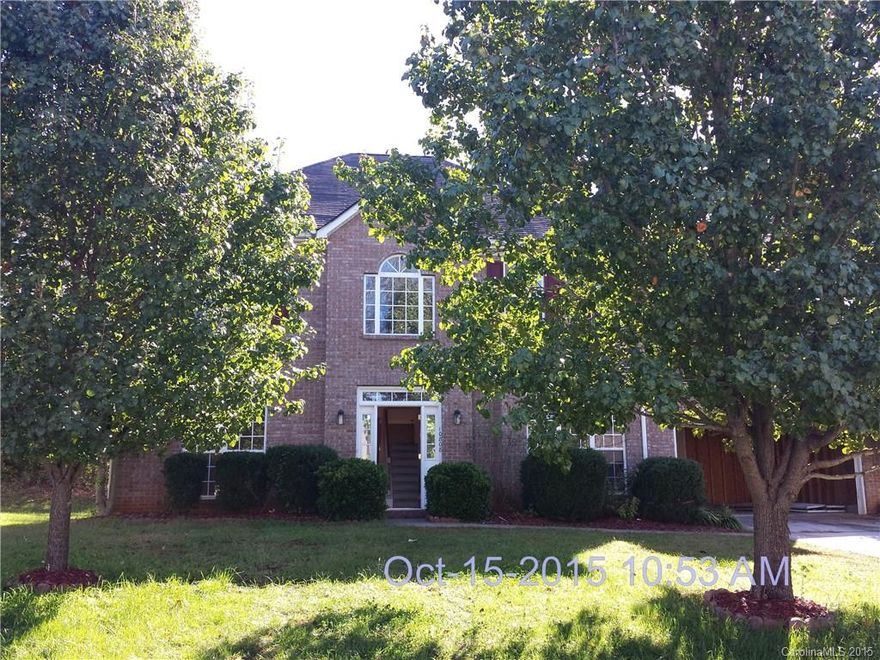 Big Home, Bigger Value. Spacious Foyer greets family & guest, Split formals w/ plenty of room to really live it up in. DR adjacent to the kitchen, LR could make a great office. Large FR w/ warming fireplace & wet bar. Eat in kitchen w/ ample cabinet space, pantry, & island great for meal preparation. Restful owners suite w/ spacious owners bath that offers garden tub & separate shower. 4 other spacious BR's w/ ample closet space. With a little sweat equity this would be the perfect setting!