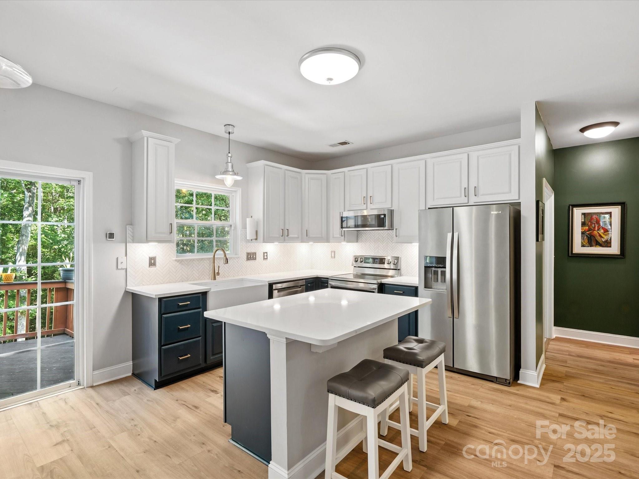 3432 Bruce Ridge