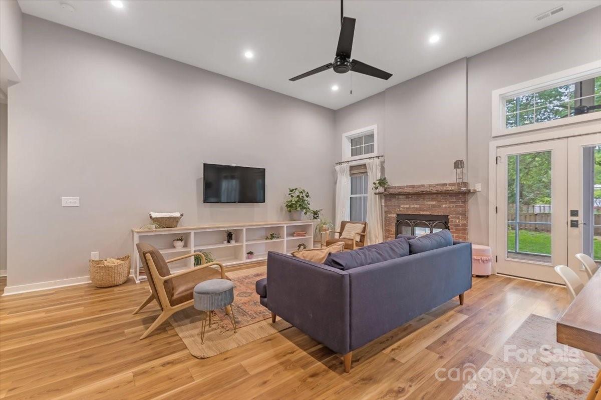 1816 Lisbon Lane