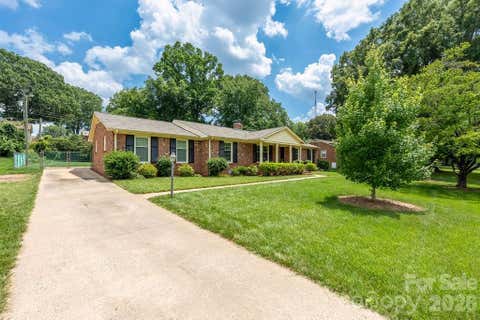 Photo of 5022 Cheviot Road, Charlotte, NC 28269 (MLS # 4410172)