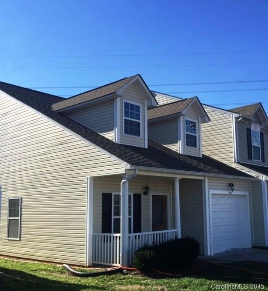 Beautiful end unit townhome with master on the main. Features 3BR/2.5BA and a loft area good for office/flex space. Also has a single car garage and nice front porch. Home is light and airy.