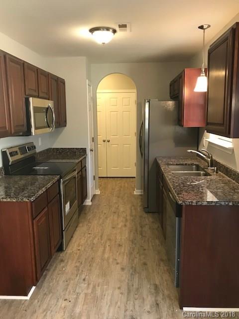 Oaks Of Broadway - Residential