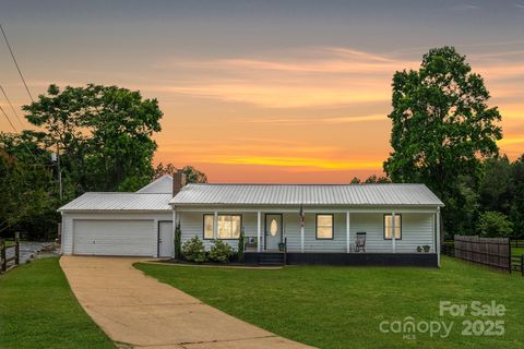 2054 Hickory Hills Drive Denver NC 28037
