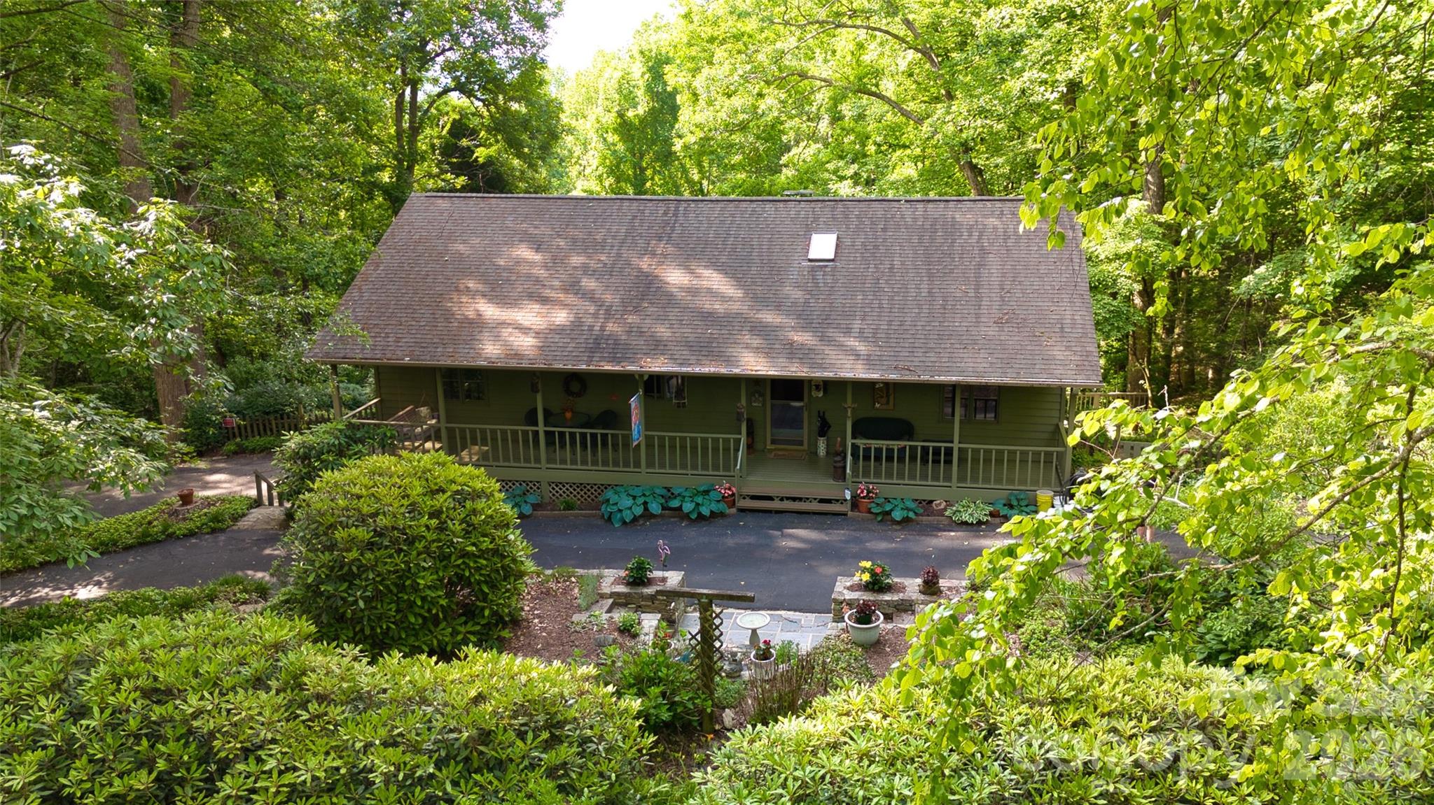383 Ravenwood Lane