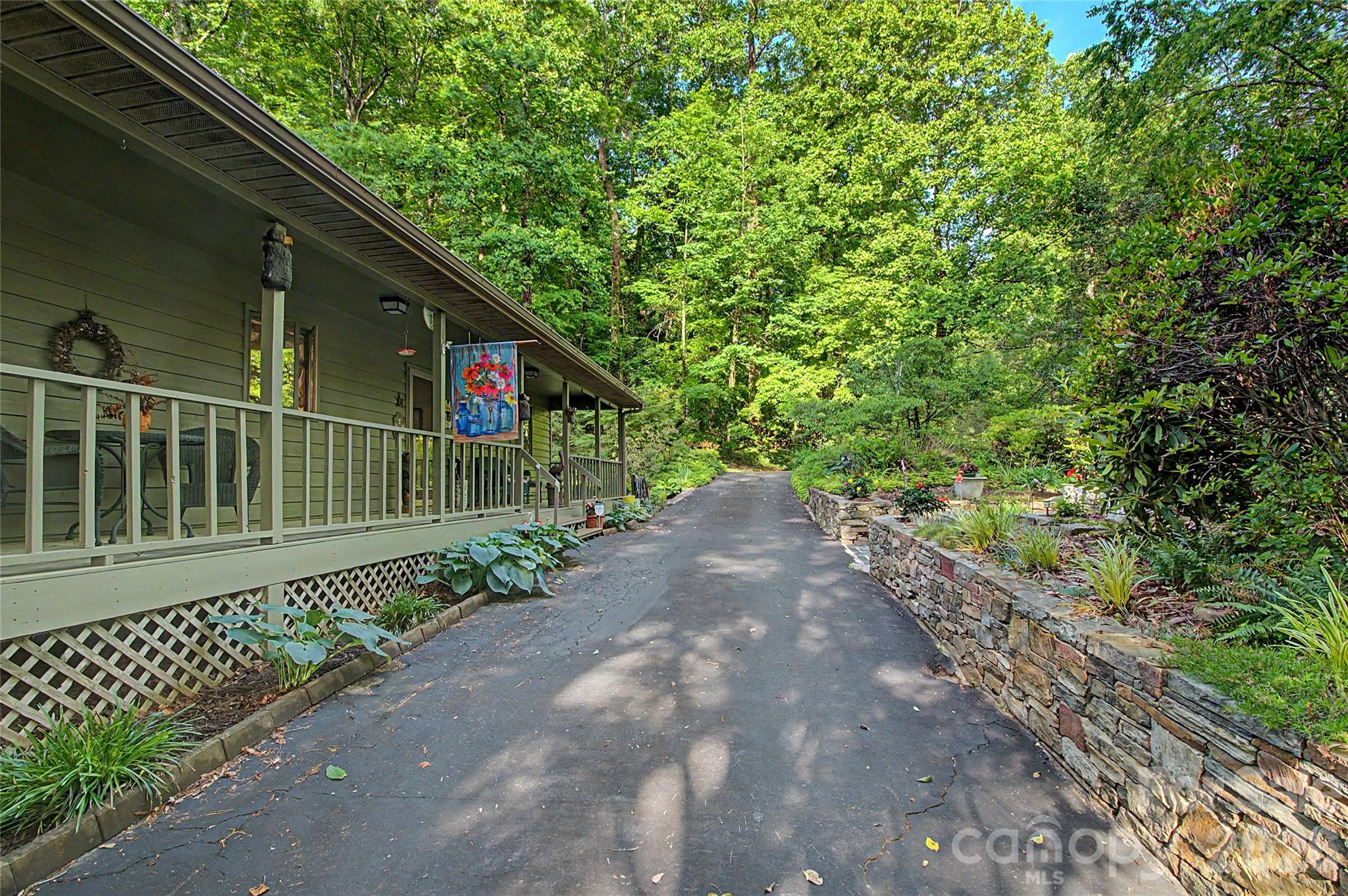 383 Ravenwood Lane