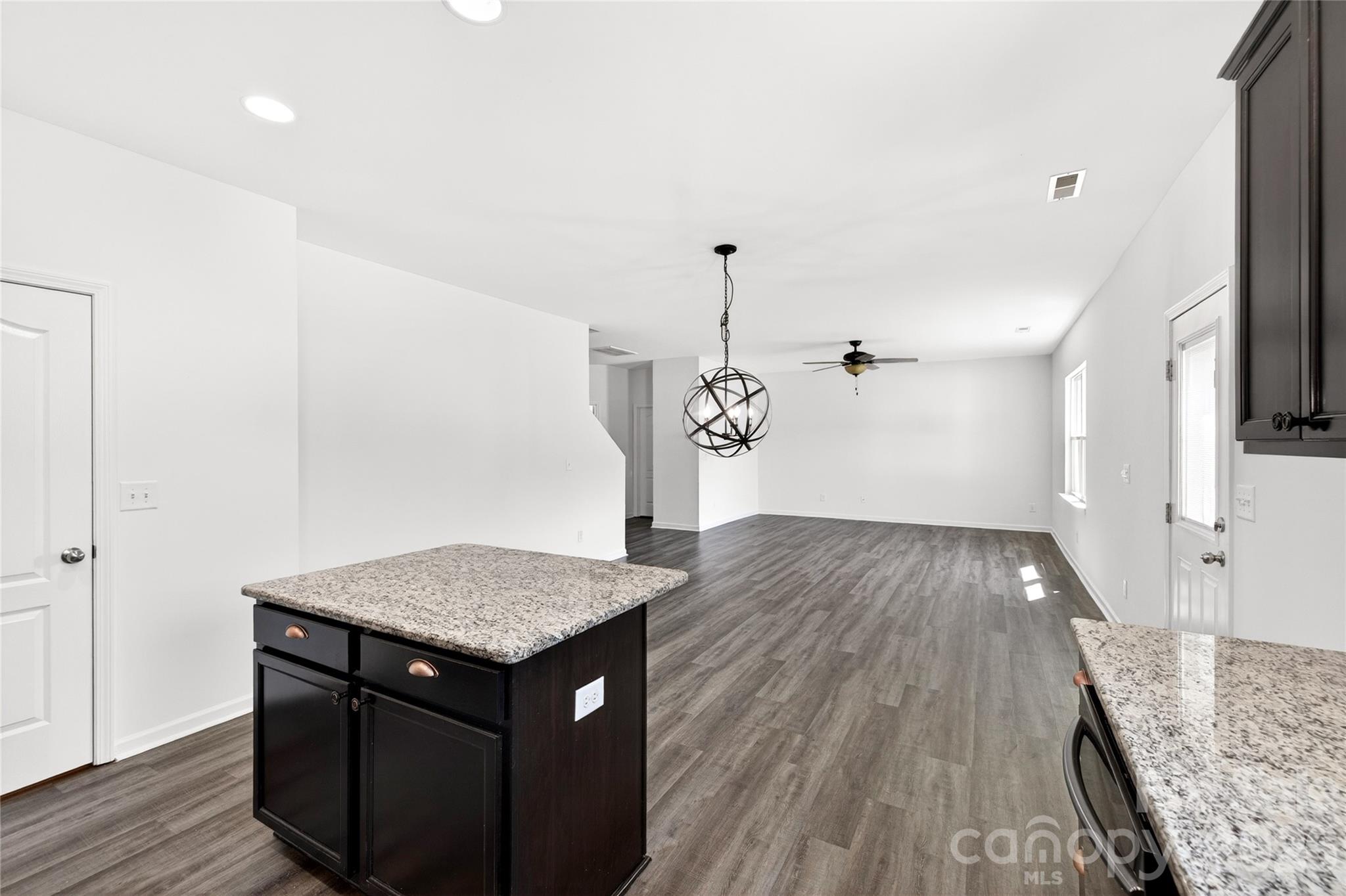 9013 Magnolia Lily Avenue