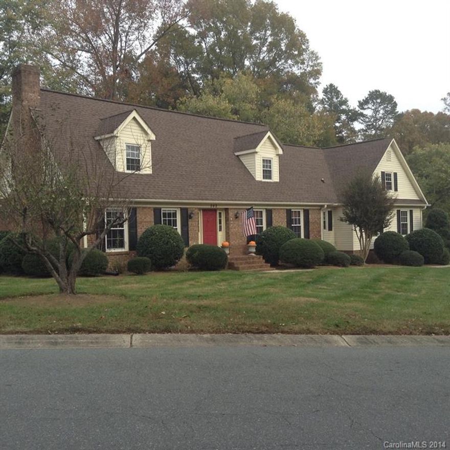 Pre-inspected!Grand home w/character!3/4 acre lot in an established neighborhood.Great rm w/brick fireplace & bamboo flrs.Sunroom overlooks landscaped backyard.Kitchen w/granite countertops,ceramic tile flrs.1st flr master suite.Oversized laundry rm. Huge pantry. Ample storage w/walk-in attic & large closets, oversized 2 car garage & exterior storage building. New HVAC. Replacement windows. New crawl space vapor barrier & French drain. Minutes to Uptown. Neighborhood parks & community swim club.