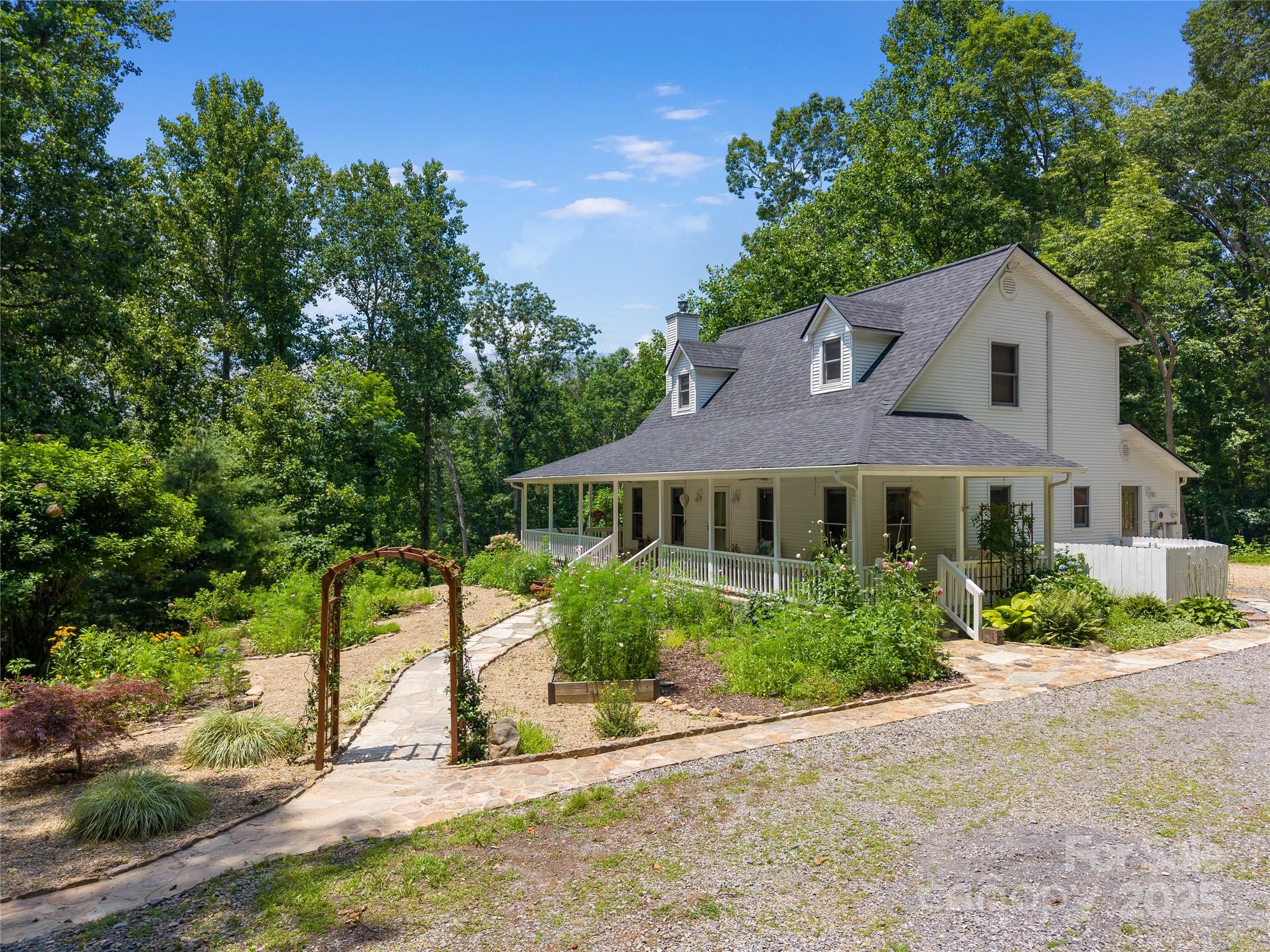 109 Paradise Circle