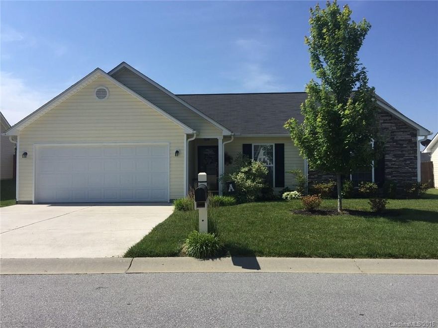 Great 3 bed/2 bath home in the highly desirable River Stone development.  Fenced in back yard on one of the largest lots in the neighborhood. Upgraded kitchen cabinets and custom built pantry.  Come see for yourself.  This one will go fast.  Neighborhood pool, playground, and picnic area. **NO 6/3 5:00PM THROUGH 6/5 5:00PM.**