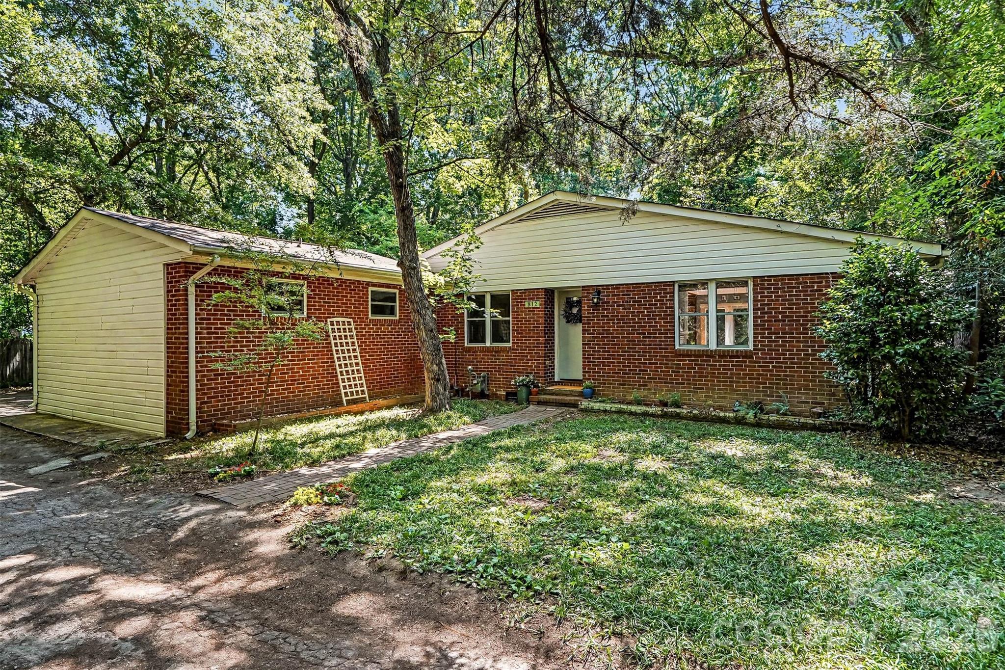 812 Saint Michaels Lane