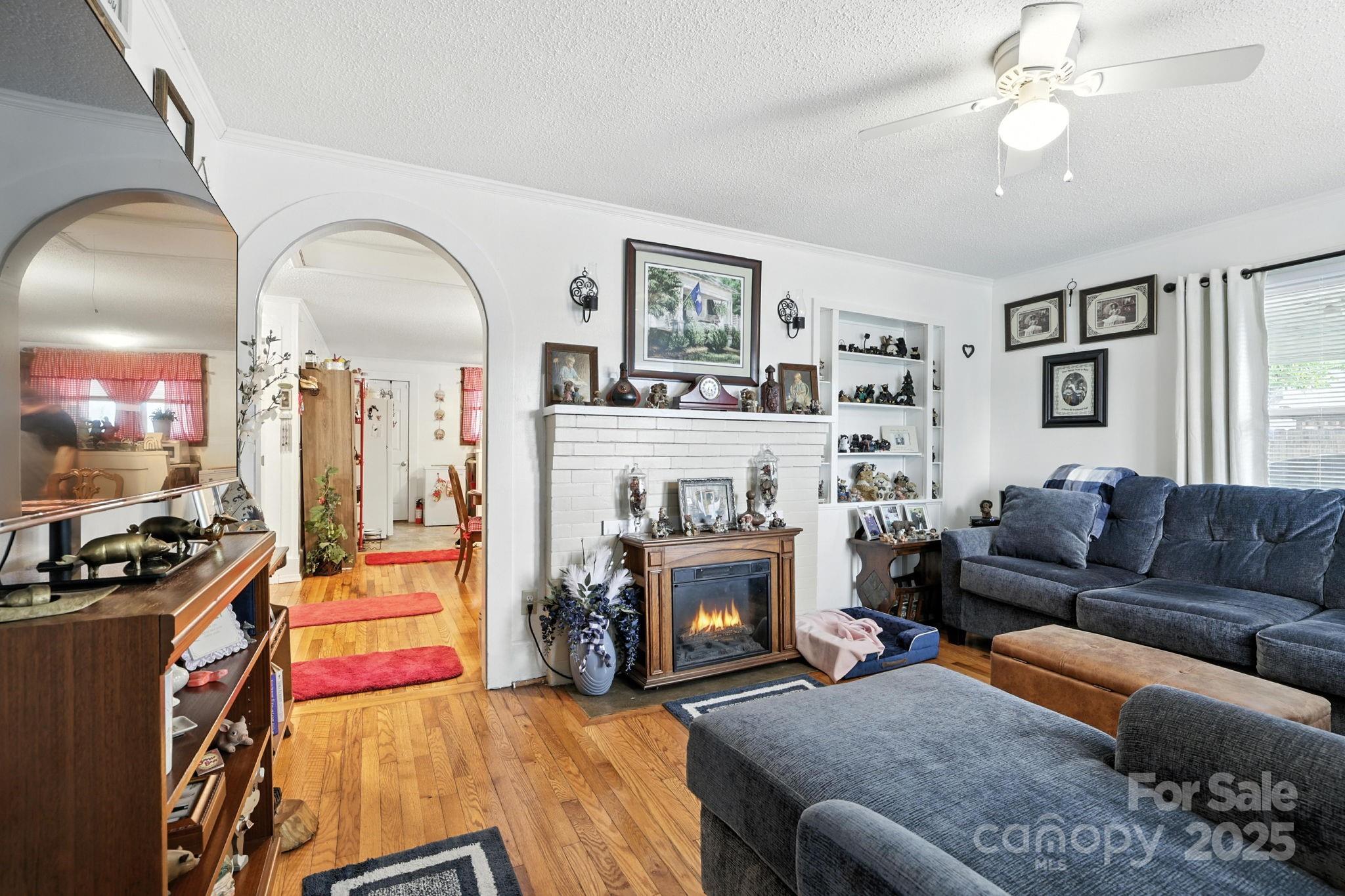 303 Poplar Street