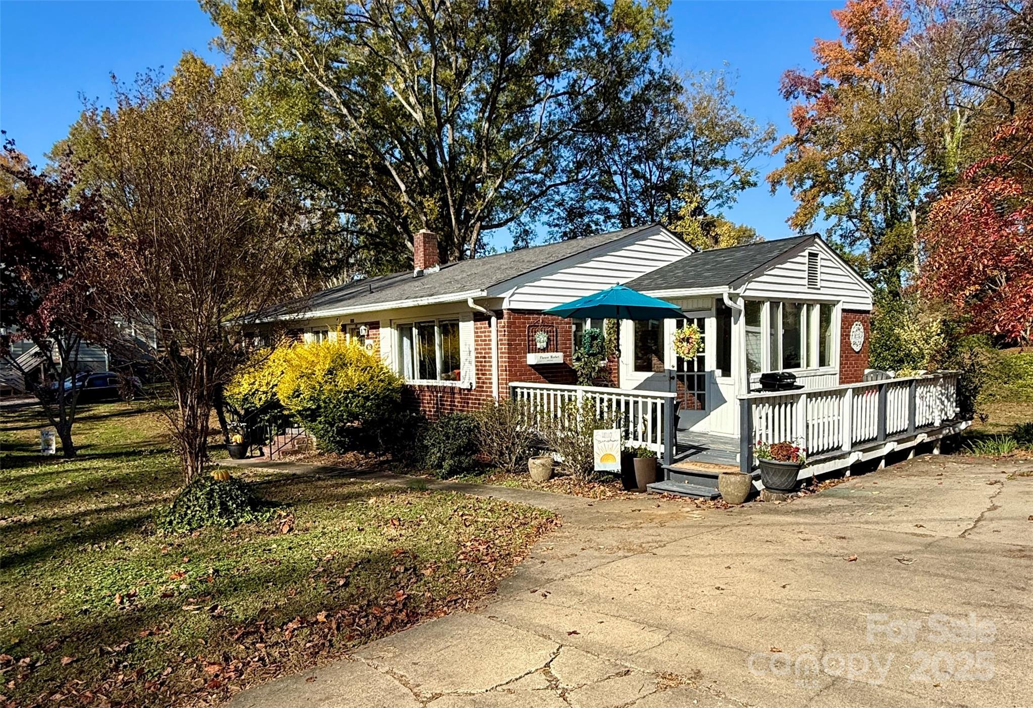 302 W Carroll Street