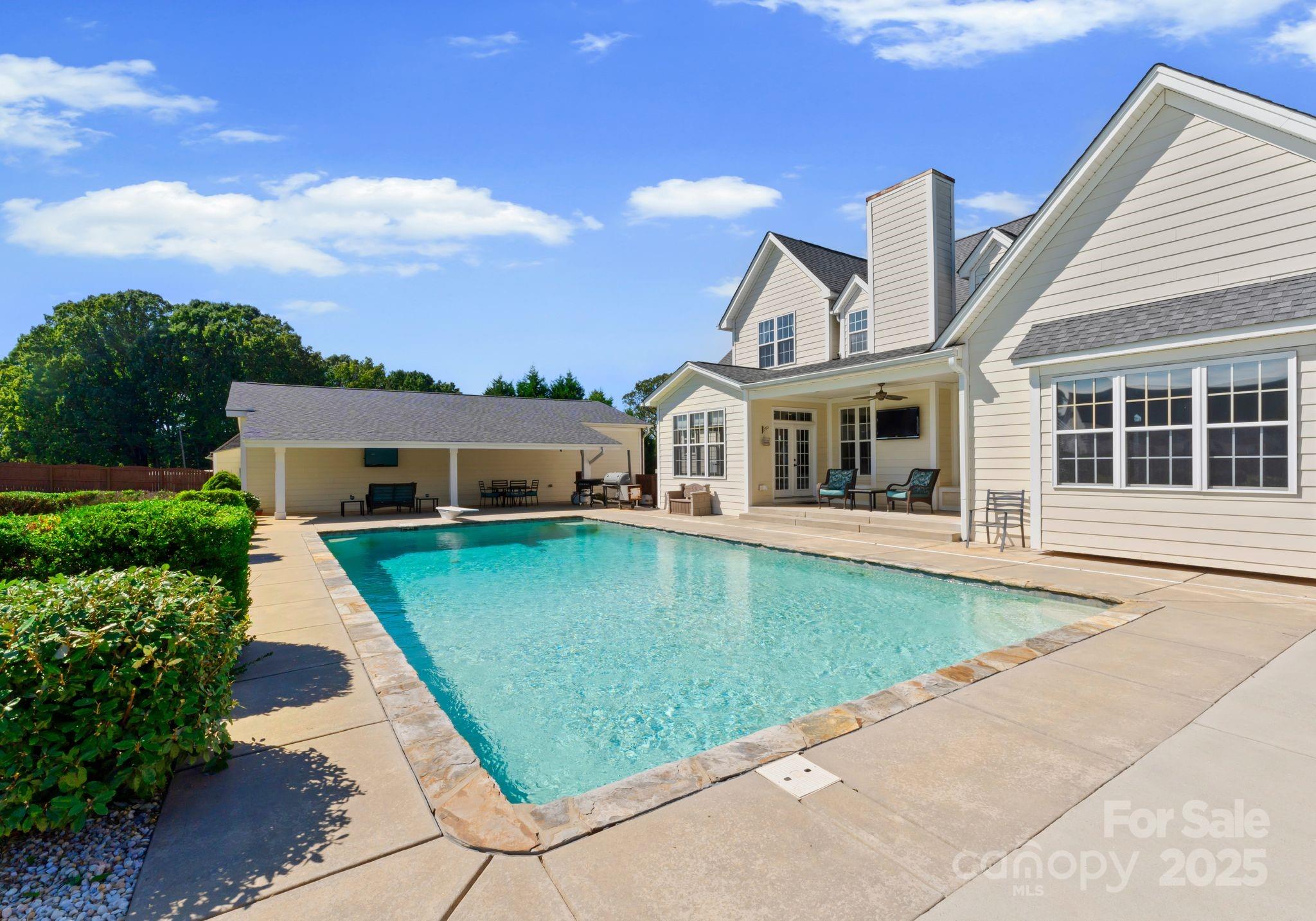 Pinecrest - Residential