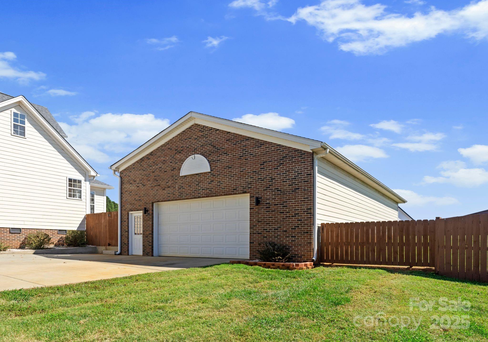 Pinecrest - Residential