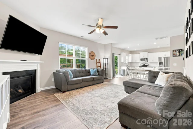 6826 Bellawood Drive Unit 51, photo 3 of 34