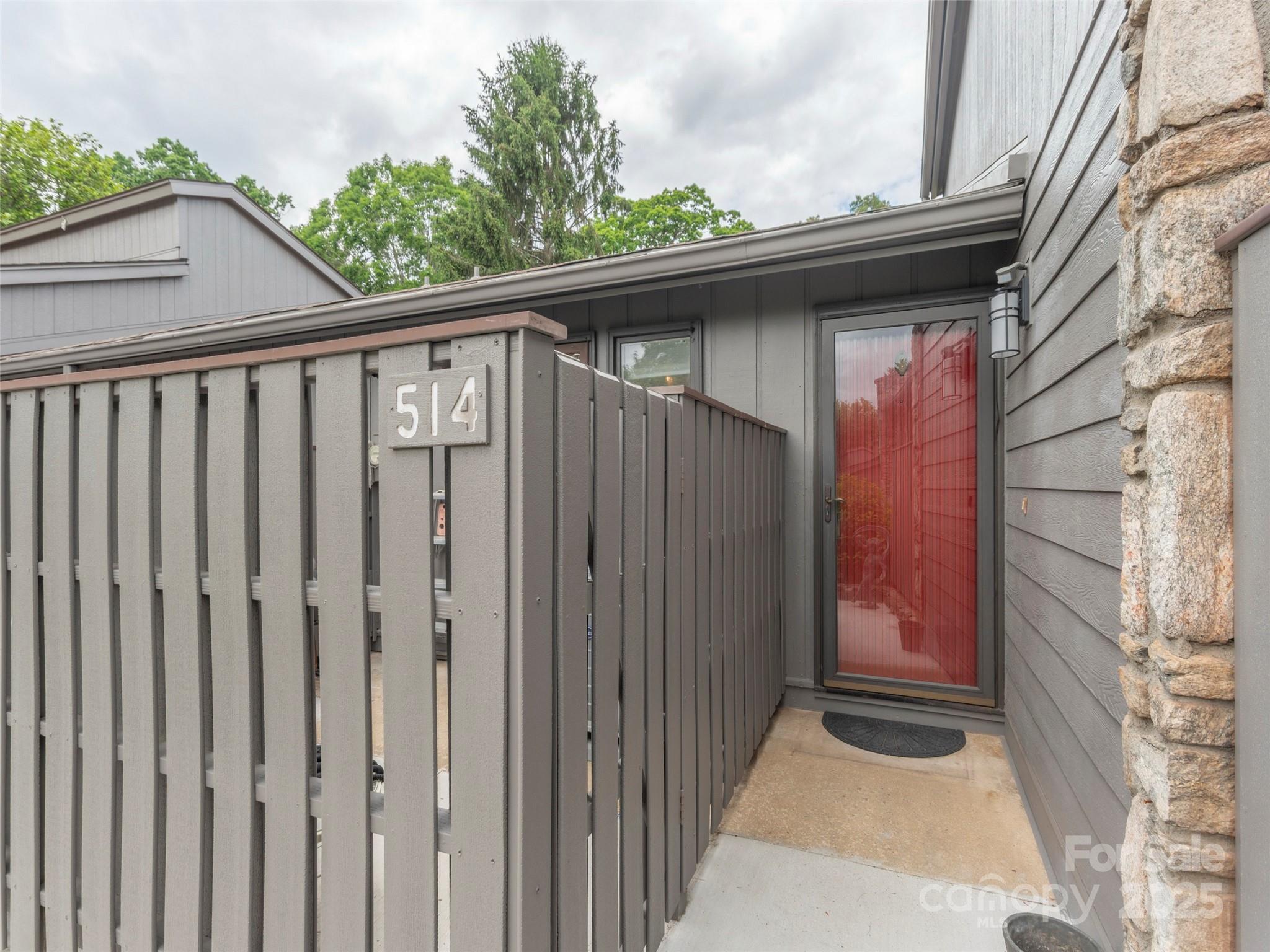 514 Crowfields Lane