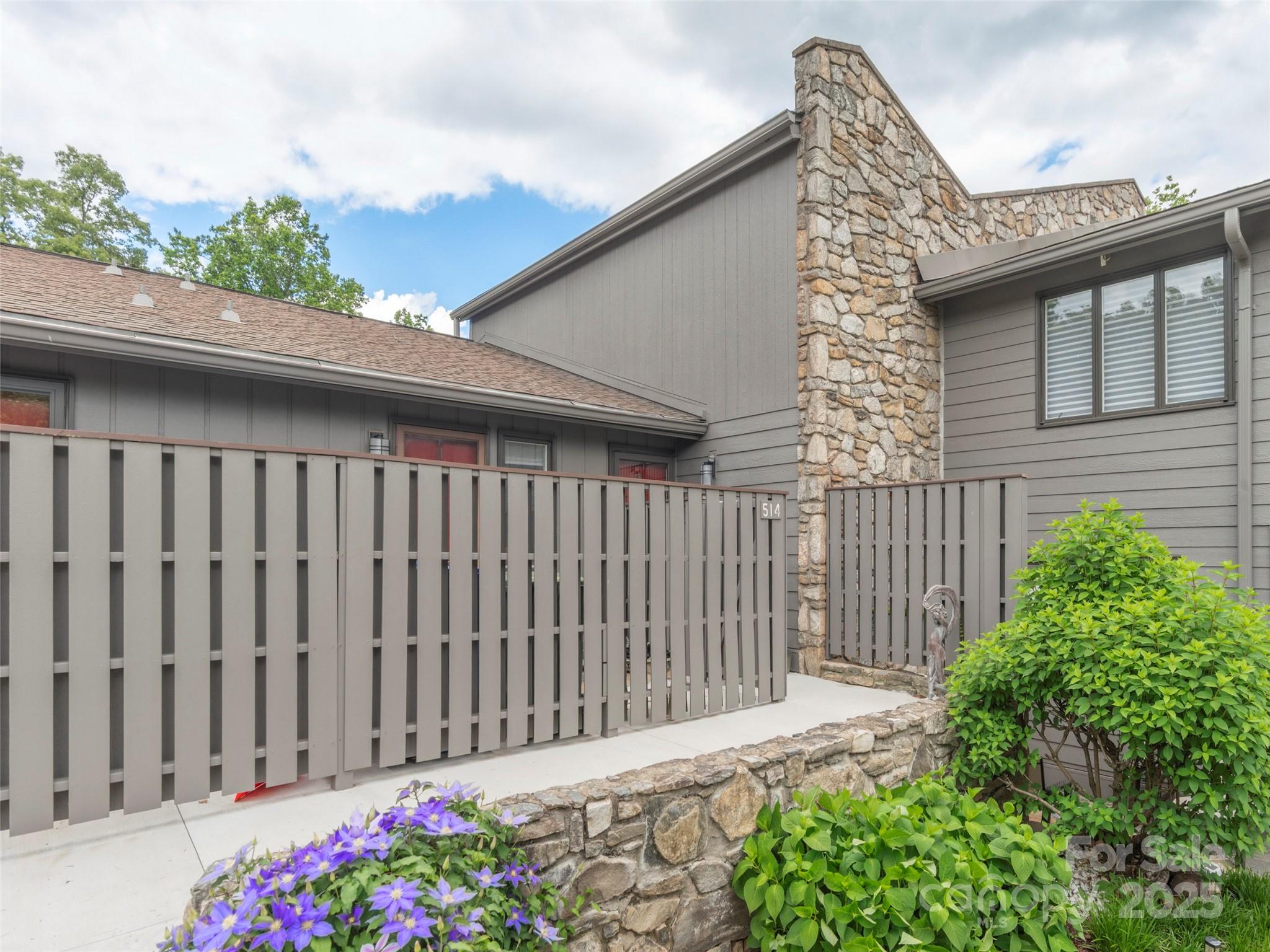 514 Crowfields Lane