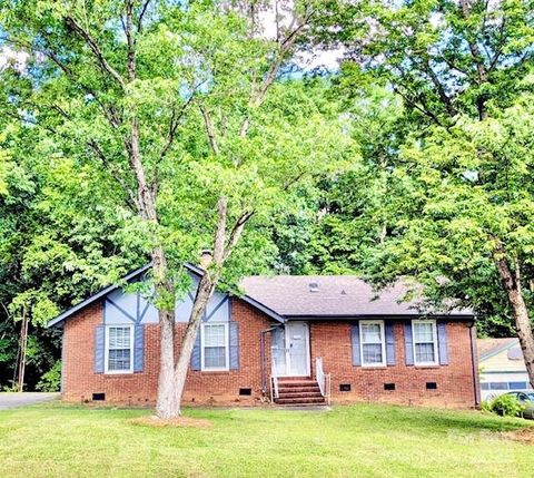 Photo of 7133 Tall Tree Lane, Charlotte, NC 28214 (MLS # 4264939) Photo of 7133 Tall Tree Lane, Charlotte, NC 28214 (MLS # 4264939)