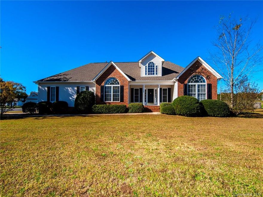 Tons of curb appeal with a rocking chair front porch. Perfect split bedroom ranch floor plan with vaulted and tray ceilings. Located in a quiet cul-de-sac with a side load, oversized garage. Large flat, fully fenced back yard. Convenient Clover location near park and restaurants and stores. The great room has beautiful hardwood floors and a tray ceiling. New Roof in 2012 and New HVAC in 2015! You will love living here!