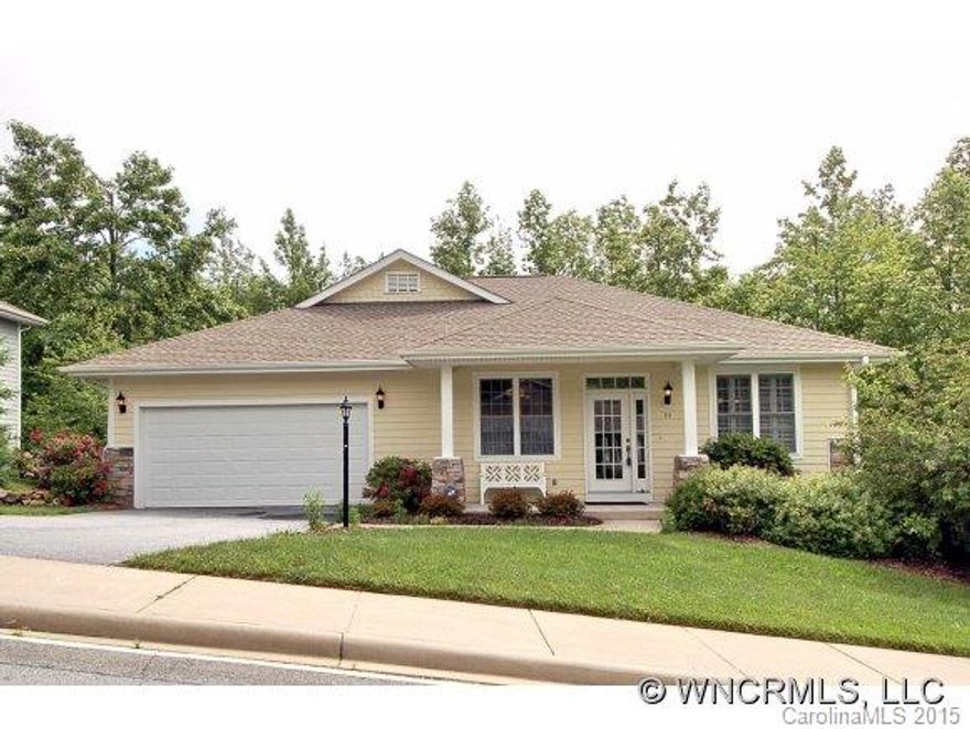 Cozy cottage in gated golfing community.  Great floor plan. Beautiful stone fireplace and lots of windows.  Eat-in kitchen with granite and breakfast bar, formal dining room, split bedroom design, cathedral ceiling, dual vanities in master bath, jet tub and separate walk-in shower. Italian tile, hardwood floors throughout except the BR and large 5 inch crown molding.  Home is on Kenmure Rental Program. Buyer to honor existing rental agreement.