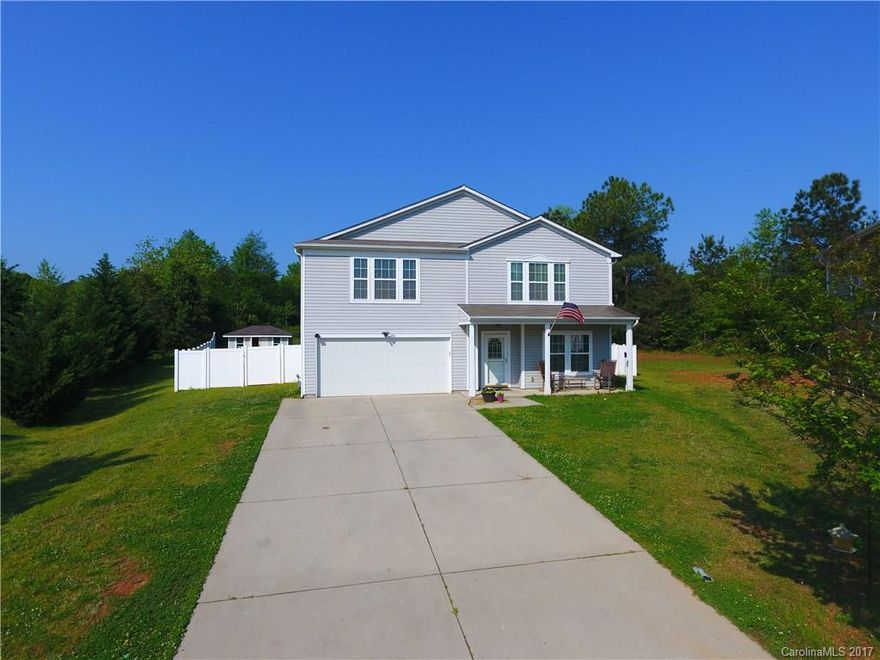 Spacious, open floor plan 2 story home located in a cul-da-sac!  Large eat in kitchen that is open to your family room.  Space to work in the seperate office.  A mud room off the garage to hang your coats and store your boots.  Not to mention spacious bedrooms, bathrooms and the Master Closet!