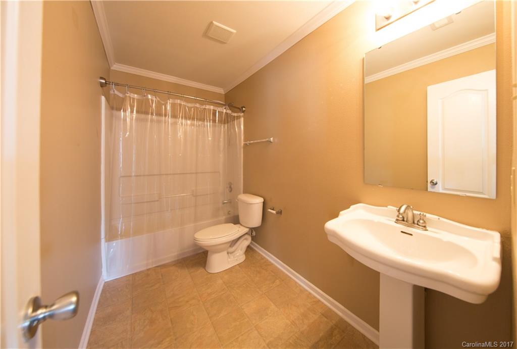 Oaks Of Broadway - Residential