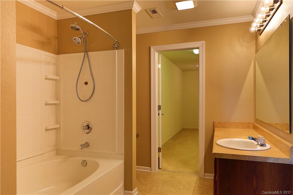 Oaks Of Broadway - Residential