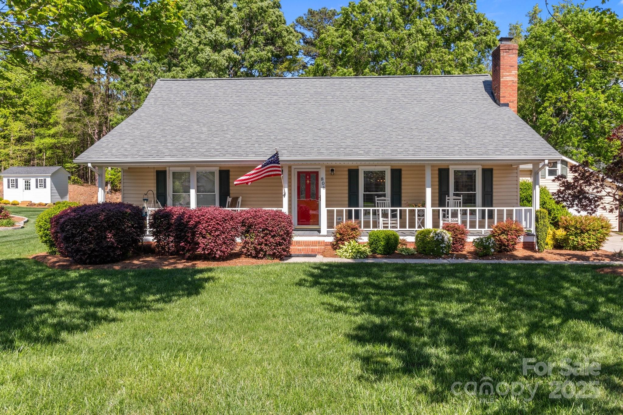 806 Mcgregor Drive NE