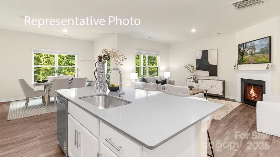 736 14th Avenue Court NE