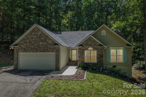 Photo of 401 Heather Marie Drive, Hendersonville, NC 28792 (MLS # 4398616)
