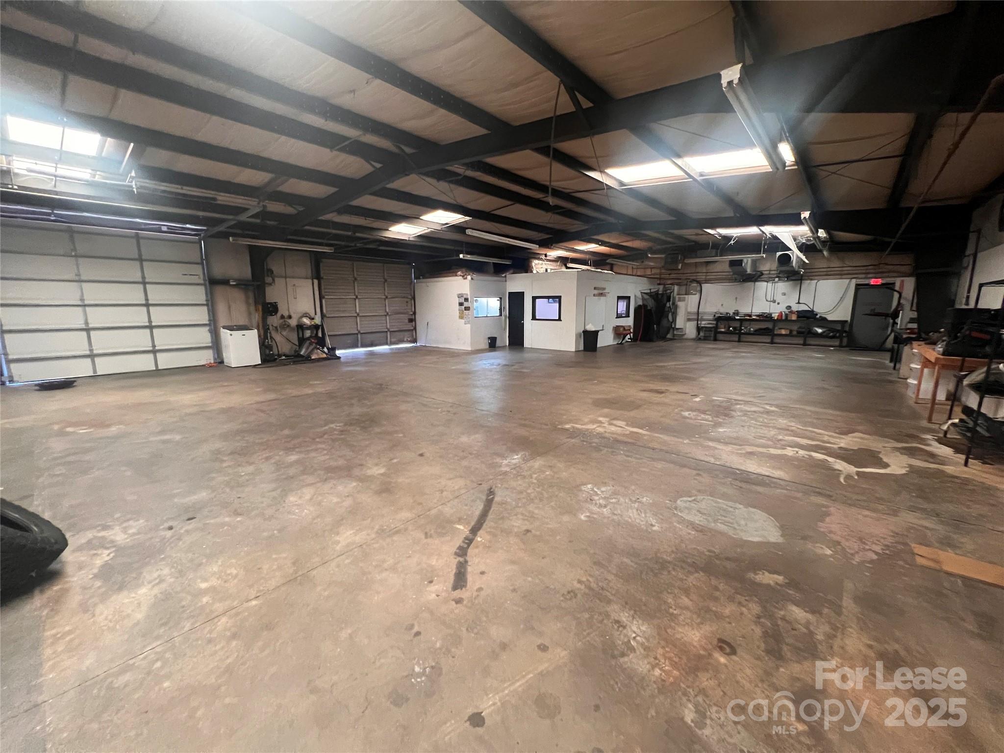 1909 W Roosevelt Boulevard