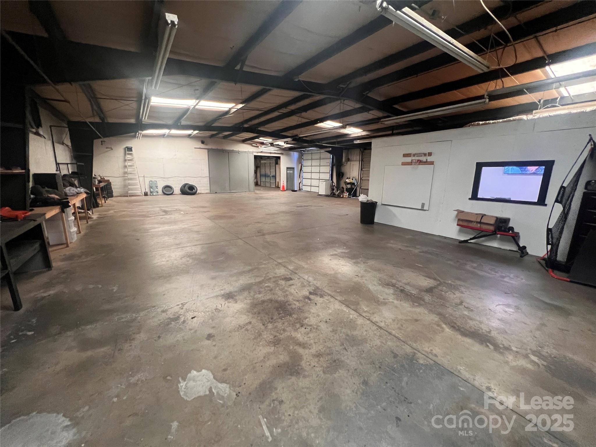 1909 W Roosevelt Boulevard