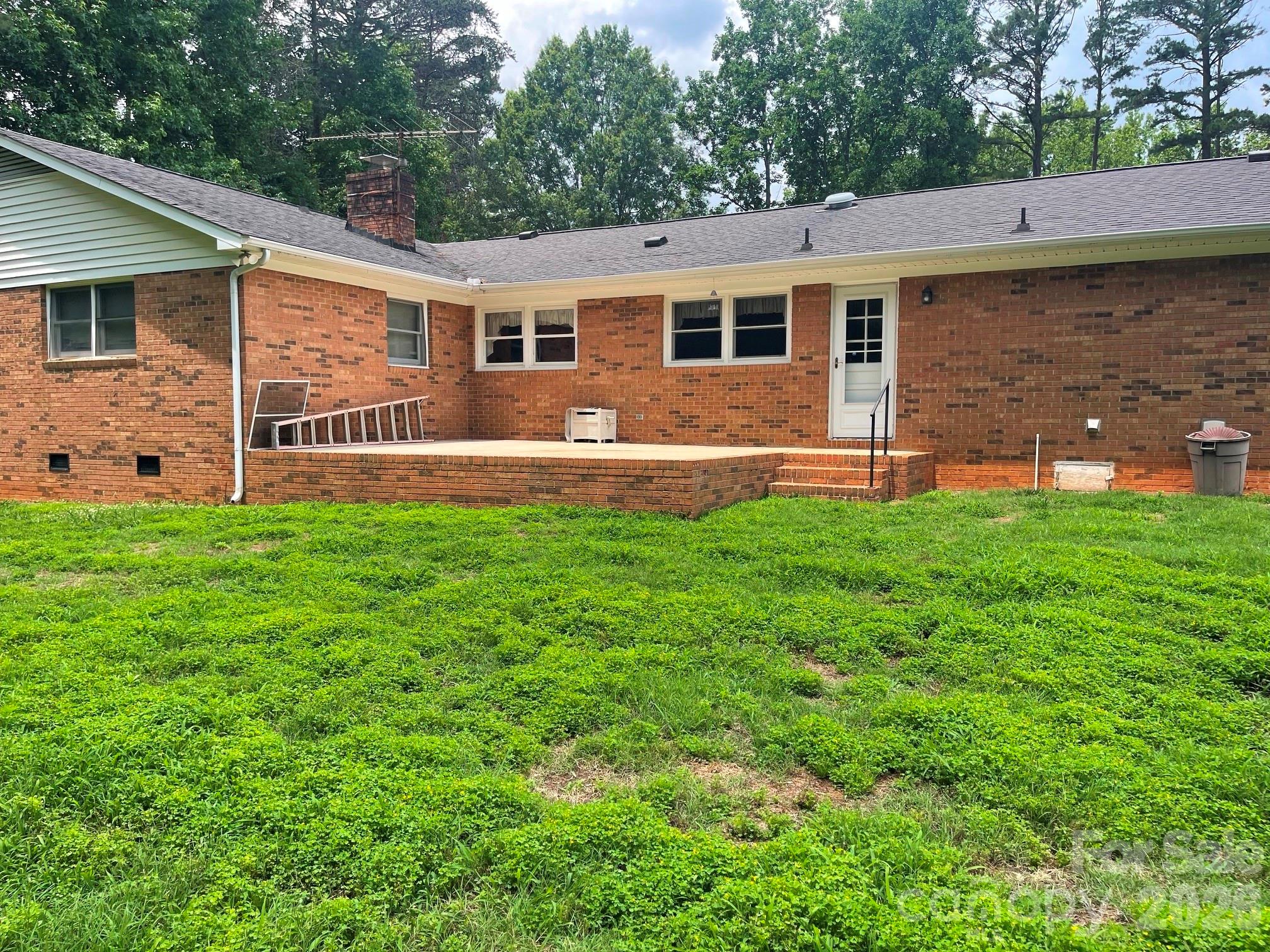 8806 Crestwood Drive