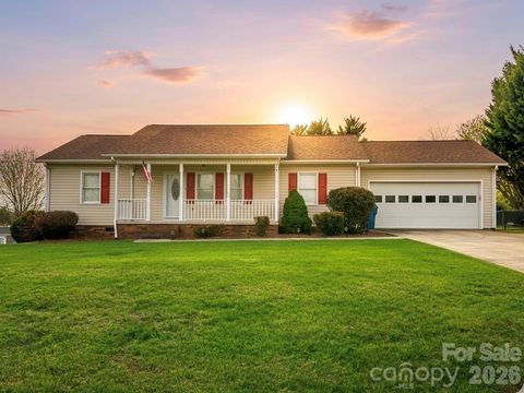 Photo of 238 Dogwood Acres Lane, Taylorsville, NC 28681 (MLS # 4358197)