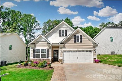 4612 Poinsettia Avenue Gastonia NC 28056