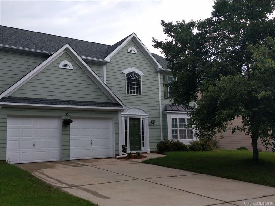 Popular Henderson Park-easy living plan-open kitchen/breakfast/great rm formal dining-large level backyard-patio hardwoods-gas logs-2 story great rm-repainted inside and out=gas HVAC system-separate shower/tub-dbl sinks - walk in closet - community pool-ball fields...Great Price