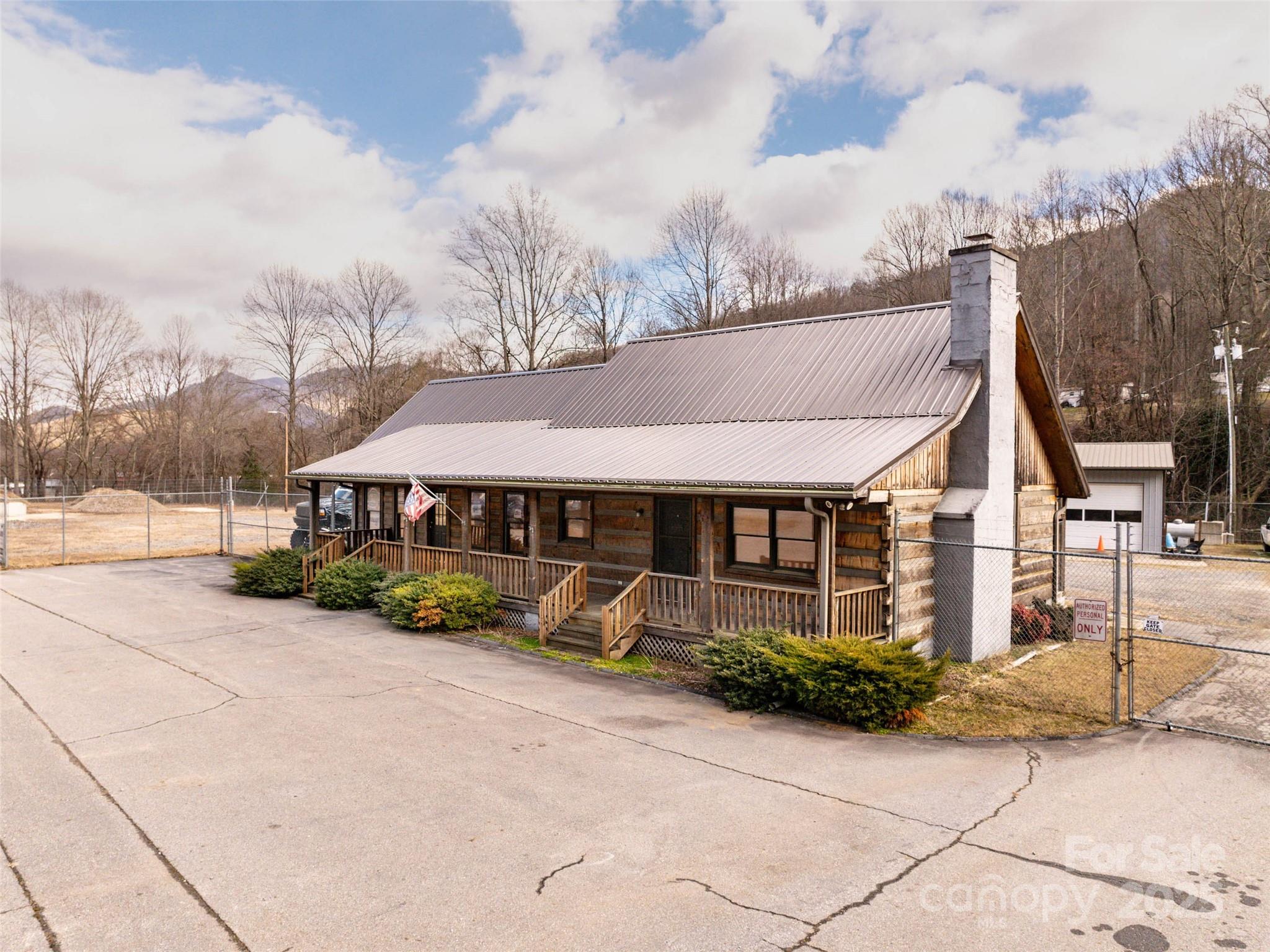 18001 Great Smoky Mountains Expressway