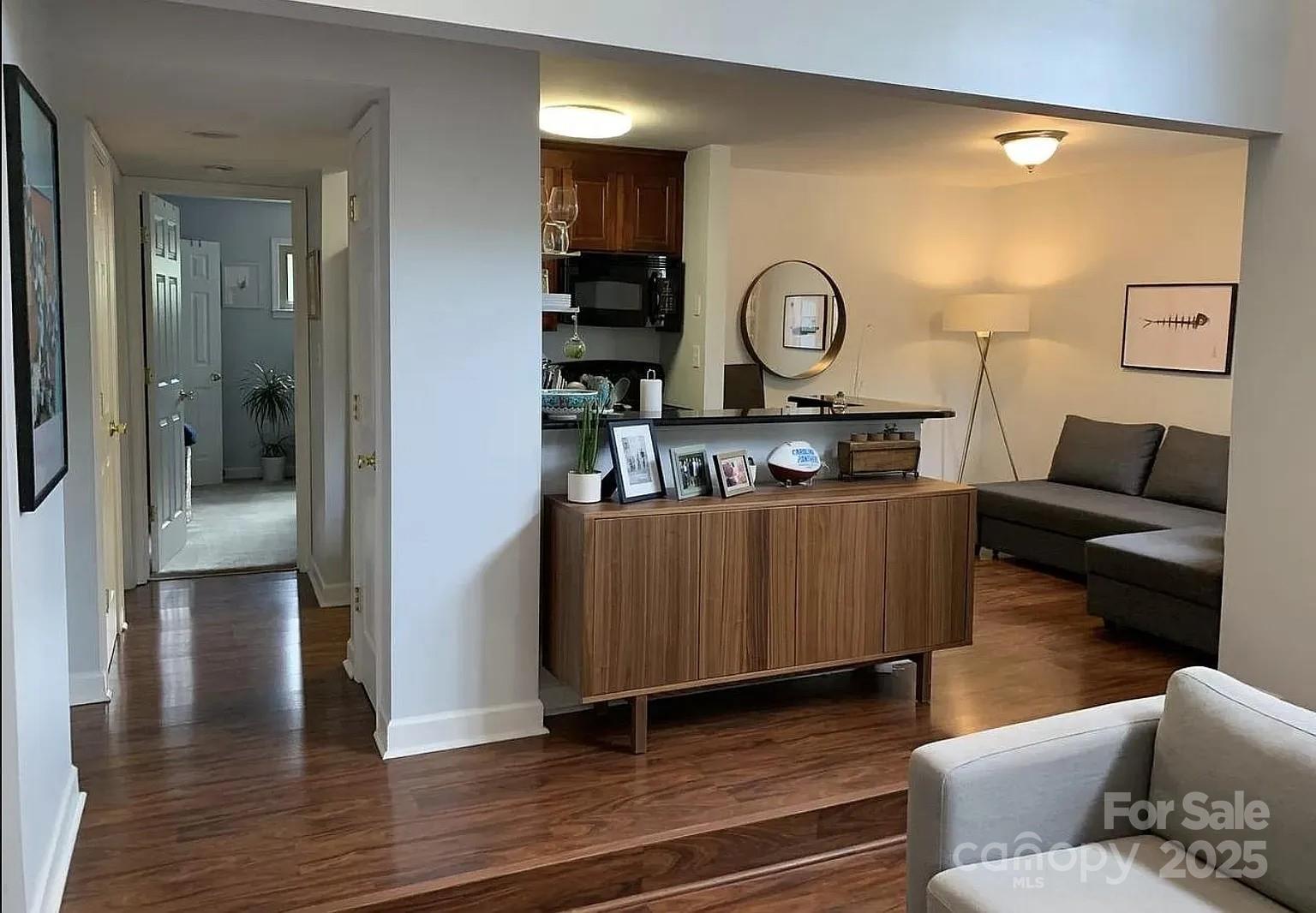 425 W 8th Street