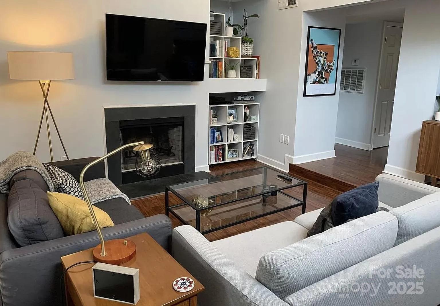 425 W 8th Street