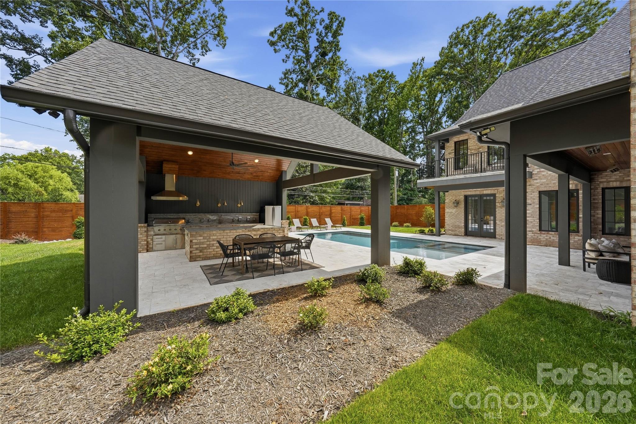 154 N Canterbury Road